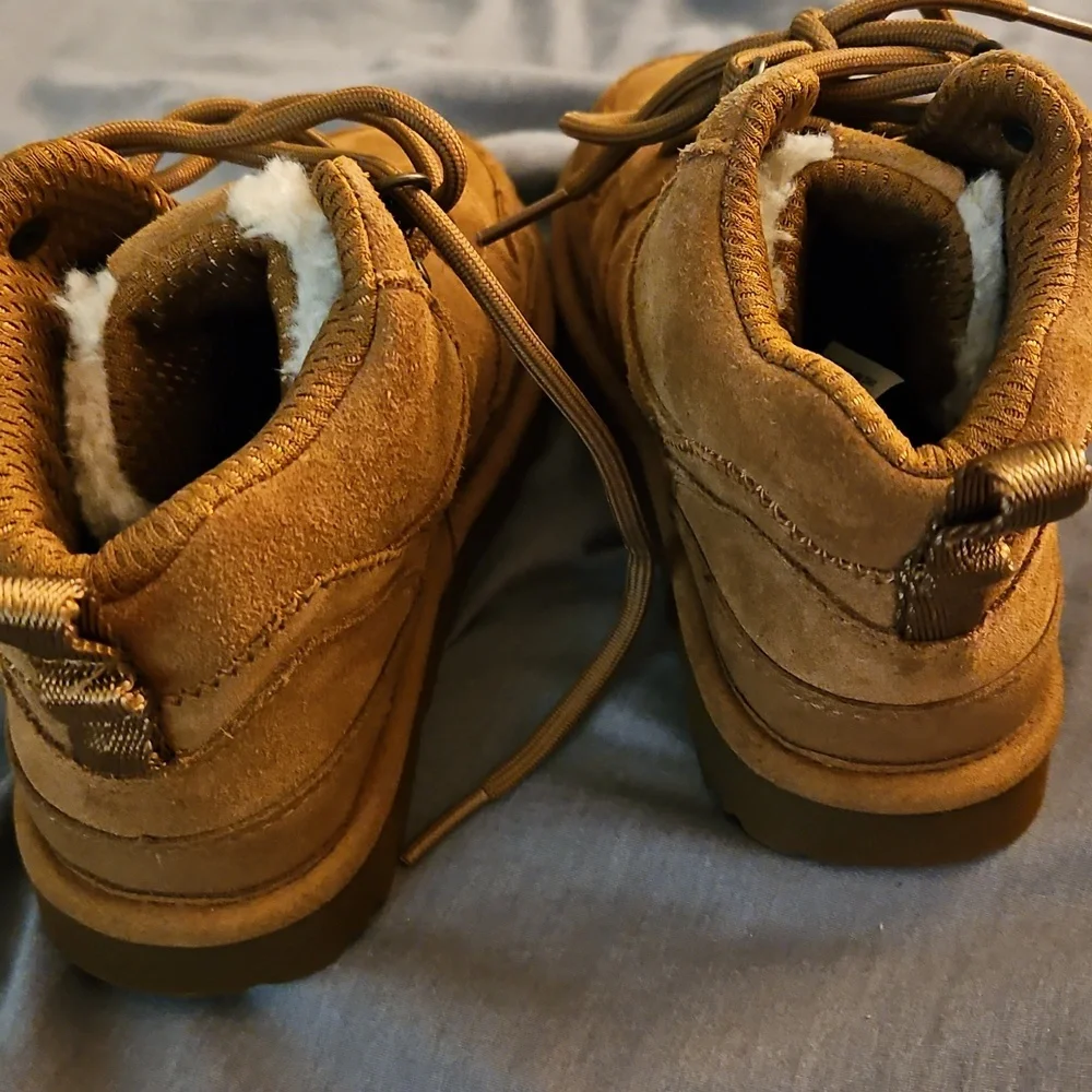 Size 13 UGG Kids Tan‎ Lace-Up Boots - Picture 3 of 7